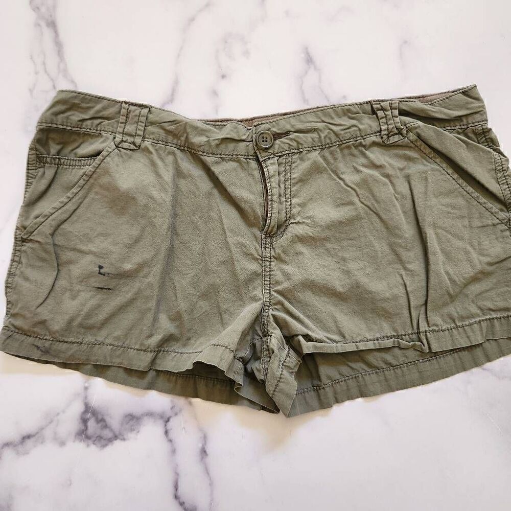 No boundaries womens army green cargo short shorts size 27 100% cotton